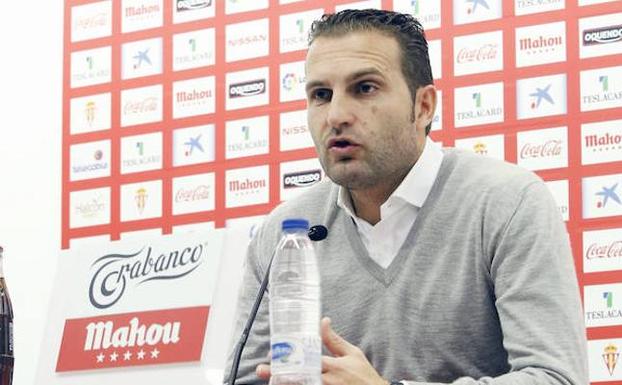 Rubén Baraja, durante su comparecencia en la sala de prensa en El Molinón. /ARNALDO GARCÍA