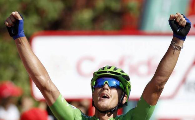 Matteo Trentin celebra su tercera victoria en esta Vuelta a España.