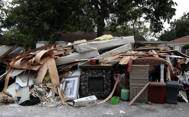Restos tras el paso del huracán Harvey en Houston.