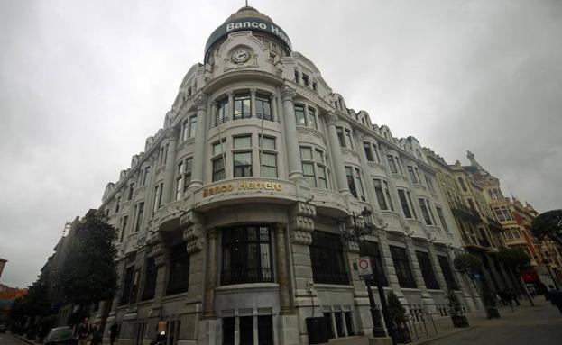 Sede del Sabadell en Oviedo/Álex Piña