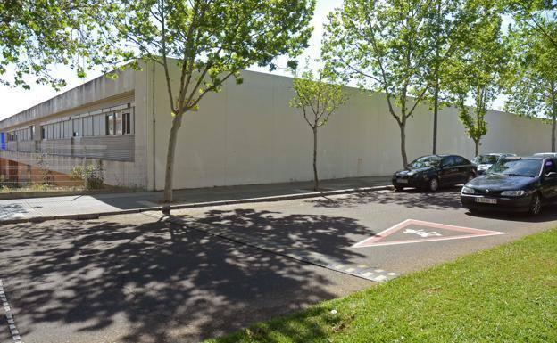 Dos alumnos de entre 12 y 14 años agreden a un profesor en Badajoz y otros dos suben el vídeo a Internet