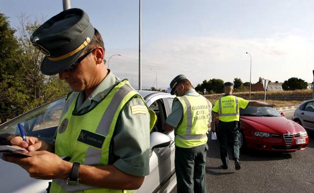 Un control de la Guardia Civil./Archivo