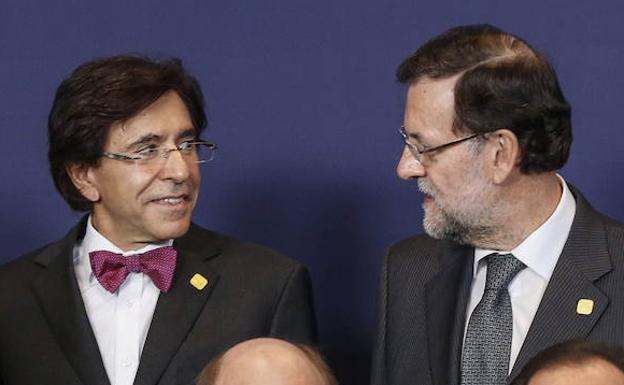 Elio Di Rupo y Mariano Rajoy, en una cumbre europea./Efe