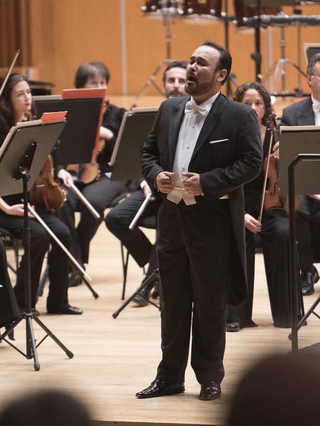 Javier Camerana, durante el concierto de ayer. / H. Á.