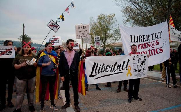 Concentración en apoyo a los dirigentes secesionistas presos./Robin Townsend (Efe)