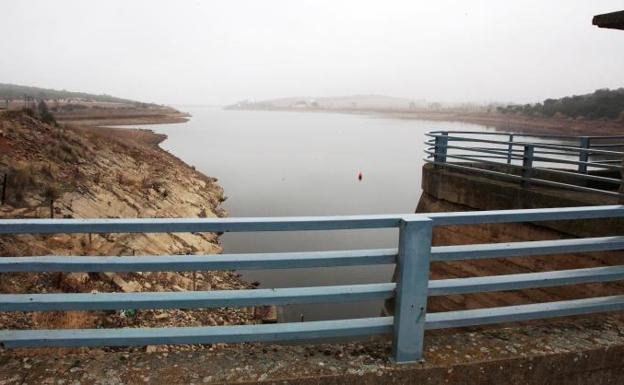 Los embalses de las cuencas hidrográficas del Guadiana y Guadalquivir han seguido descendiendo en el último mes en Castilla-La Mancha./Mariano Cieza (Efe)