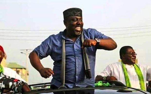 El controvertido gobernador Rochas Okorocha y (arriba) su hermana, Ogechi Ololo./E. C.