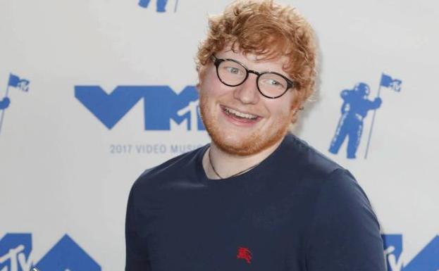 El cantante Ed Sheeran recibe la Orden del Imperio Británico. /Mike Nelson (Efe)