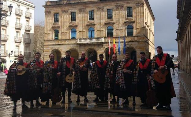 La tuna de Valladolid se queda sin guitarra La tuna de Valladolid se queda sin guitarra
