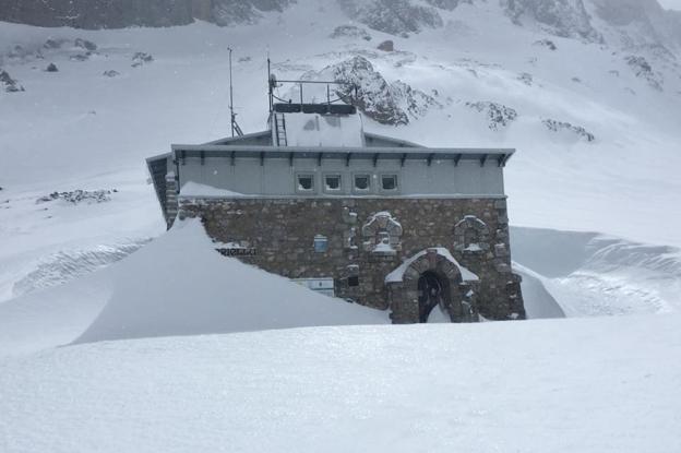 Así han amanecido este lunes en el refugio del Urriellu. /Facebook / Refugio de Urriellu