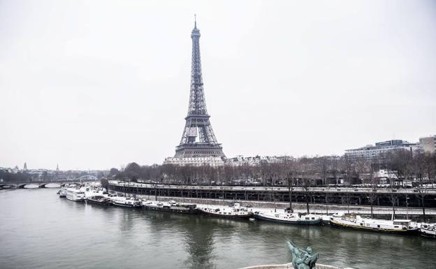 Imagen de archivo de la Torre Eiffel en París. /EFE