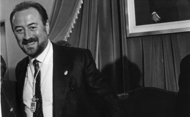 Gabino de Lorenzo, el hombre que cambió Oviedo pero dejó la Alcaldía rodeado de polémica Gabino de Lorenzo, el hombre que cambió Oviedo pero dejó la Alcaldía rodeado de polémica