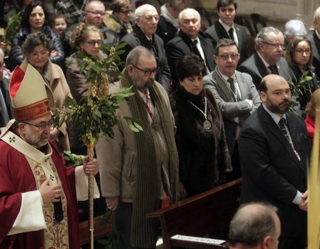El Arzobispo, durante la misa en la Catedral, a la que acudieron varios concejales del PP, entre ellos Agustín Iglesias Caunedo./MARIO ROJAS
