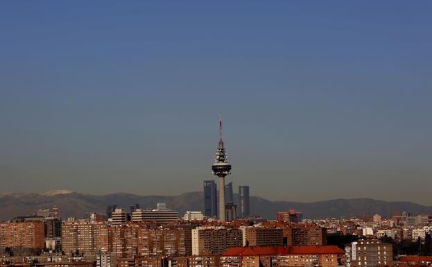 Campana de polución sobre Madrid./Sergio Barrenechea (Efe)