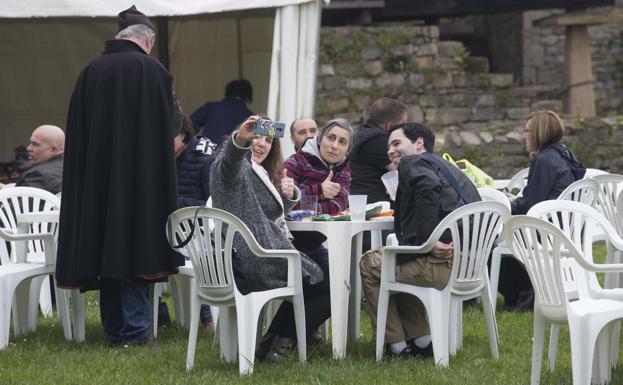 Los turistas llenan los restaurantes y los espacios de ocio de Gijon pese al mal tiempo Los turistas llenan los restaurantes y los espacios de ocio de Gijon pese al mal tiempo