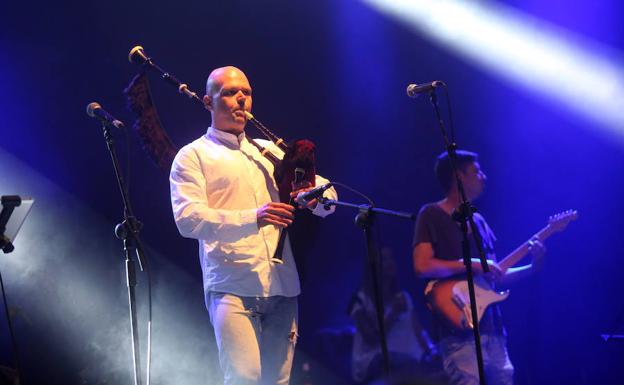 Bras Rodrigo anima esta noche la fiesta en la villa del Adelantado. /PALOMA UCHA