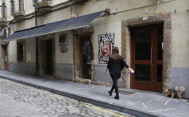 Varios encapuchados entran a un local de Cimavilla y la emprenden a golpes con los clientes Varios encapuchados entran a un local de Cimavilla y la emprenden a golpes con los clientes
