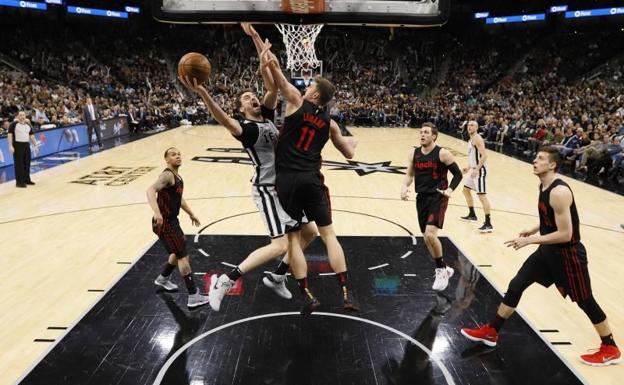 Pau Gasol, en una entrada./Reuters
