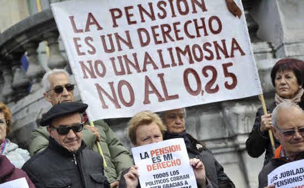 Un grupo de pensionistas participando en una protesta./Ignacio Pérez