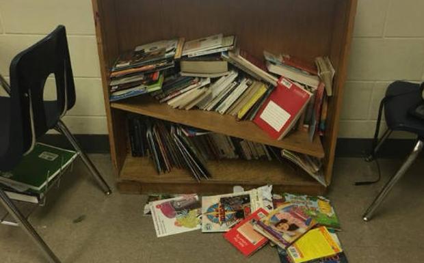 Material destrozado en el aula de Julie Marburger./Facebook