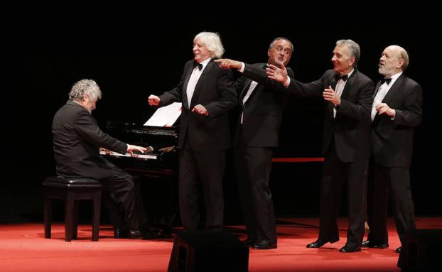 Les Luthiers, en un encuentro con el público en el Teatro Jovellanos./JORGE PETEIRO