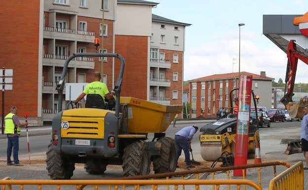 Llaranes, La Espina, El Pozón, La Rocica y Villalegre sufren mañana cortes de agua por las obras de Santa Apolonia