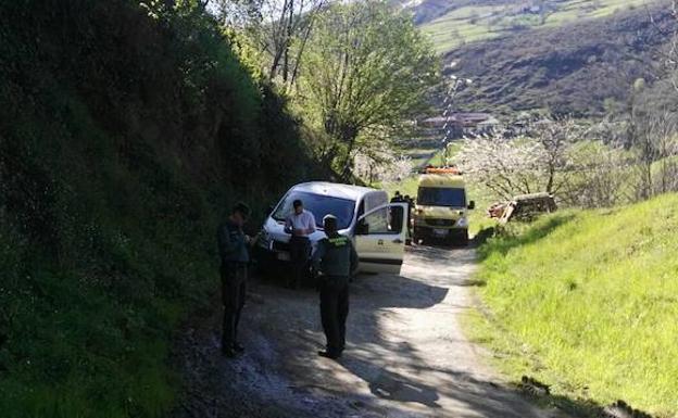 El tractor cayó por una ladera y el hombre falleció aprisionado por una rueda/D. S. F.