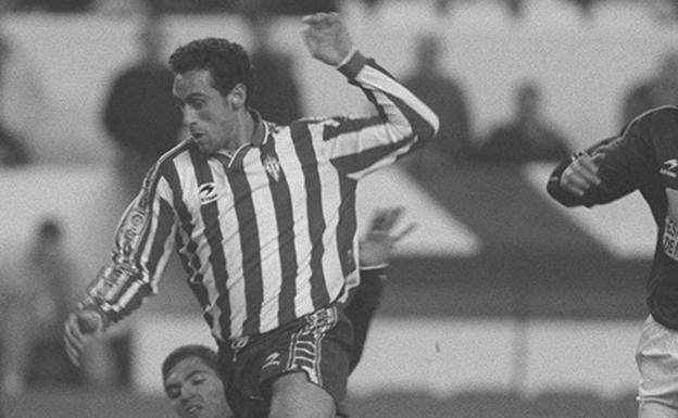 Monchu, en un partido con el Sporting en el curso 1999-00.