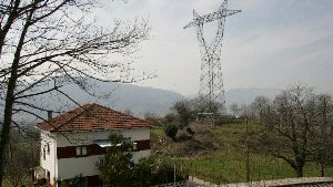 IMPACTO. Uno de los pueblos del concejo de Aller afectados por la construcción del futuro corredor eléctrico Sama-Velilla. / CITOULA/