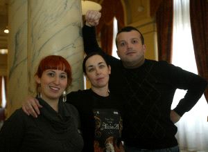 PRESENTACIÓN. Sonia Vázquez, Ana María Blanco y Jorge Moreno, ayer en el Palacio Valdés. / MARIETA/