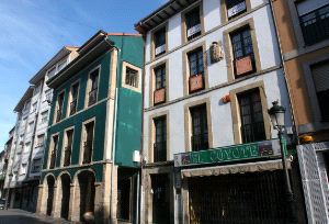 EDIFICIO. Ubicado en el número 20 de calle de La Estación y que fue permutado por los Ponte que fue permutado por la de los García Pumarino. / TANIA/