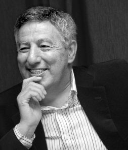 Caro acaba de ganar el premio Ateneo Jovellanos. /C. F. ZAMBRANO/