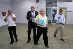 De izquierda a derecha, Rafael López (vicepresidente), Carlos Díaz (secretario), Javier Margolles (presidente) y Javier Tamargo (consejero de asuntos económicos), ayer en el Palacio de Deportes. / JOAQUÍN PAÑEDA/