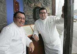 Pedro y Marcos Morán en su restaurante. :: P. UCHA/