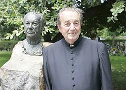 Don Pío deja Somió después de 51 años