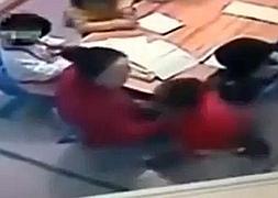 Detenida una profesora china por pegar reiteradamente a sus alumnos pequeños