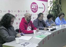 Los representantes sindicales educativos, ayer. :: MARIO ROJAS/