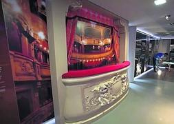 Una reproducción de uno de los palcos del Teatro Palacio Valdés que se puede ver en la primera planta del Museo de Avilés. :: LVA/