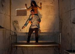 El espectáculo '(Remor)' fusiona danza y teatro dentro de un cubo