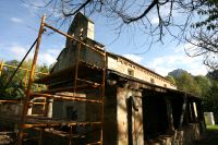 FACHADA. Estado actual de Santa María de Llás. / D. ESPINOSA/
