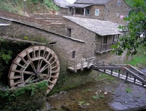 Museo de los Molinos de Mazonovo, que imparte un taller de picado de piedras. / E. C./