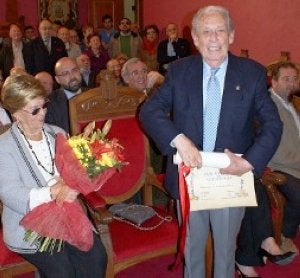Humberto Alonso, junto a su esposa. / LUIS CASO/
