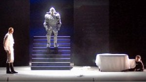 El 'Don Giovanni' que ayer se estrenó en el Campoamor presenta una estética conceptual. / FOTOS CEDIDAS POR LA ÓPERA DE OVIEDO/