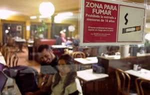 Un local gijonés habilitado para fumadores y no fumadores. :: LUIS SEVILLA/