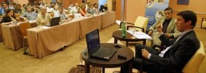 Pau Coll, a la derecha, explica las claves del éxito de una empresa en internet durante la jornada inaugural. A su lado, Paco Prieto, de CTIC. :: P. CITOULA/