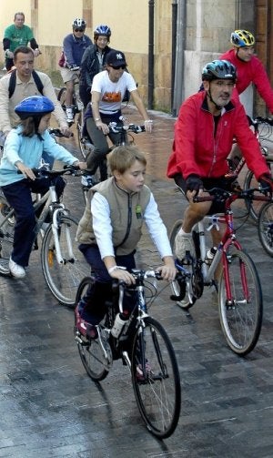 Ciclistas por el centro de Oviedo. ::
J. D./