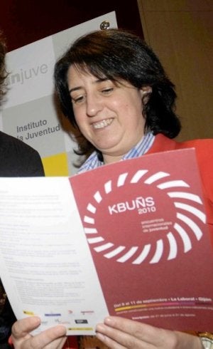 Begoña Fernández, en la presentación de los encuentros. :: I. MARTÍNEZ/