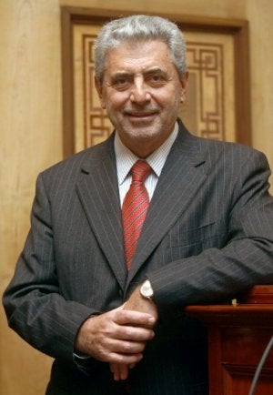 Rafael Blesa, ayer, en el salón de actos del HUCA. ::
MARIO ROJAS/