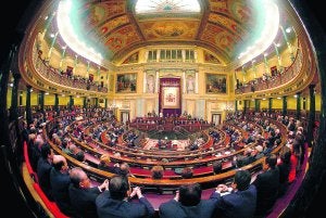 Las Mesas del Congreso y el Senado aprobaron en 2006 una batería de mejoras económicas para acercar el estatus de los parlamentarios al de los ministros. ::
M. H. LEÓN/EFE/