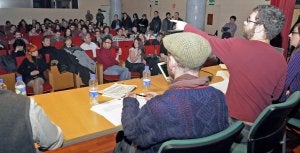 Un momento de la asamblea celebrada ayer. ::
JESÚS DÍAZ/